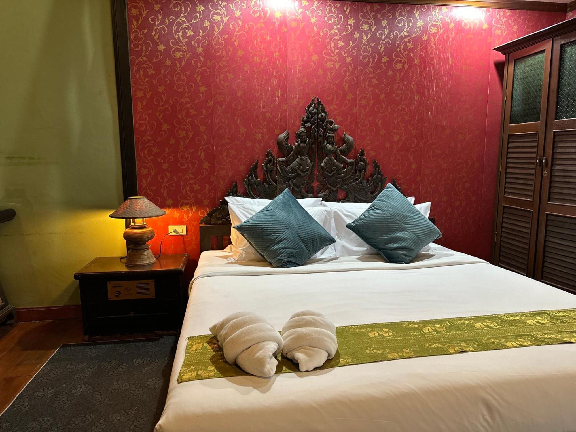 Tony'S Place Ayutthaya Exterior photo