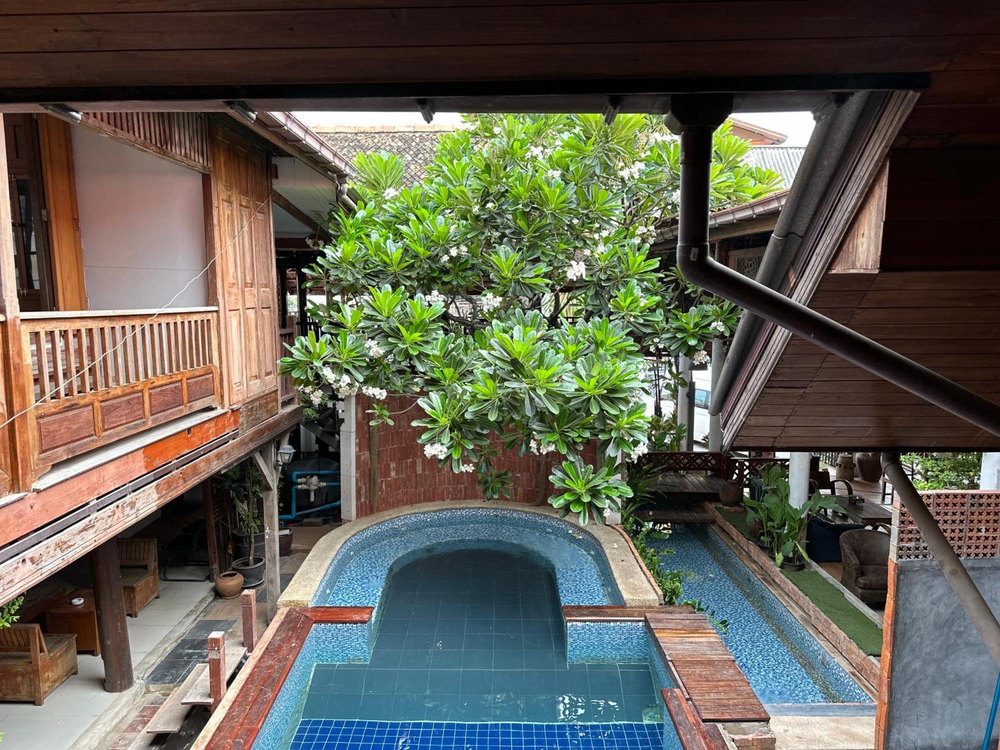 Tony'S Place Ayutthaya Exterior photo