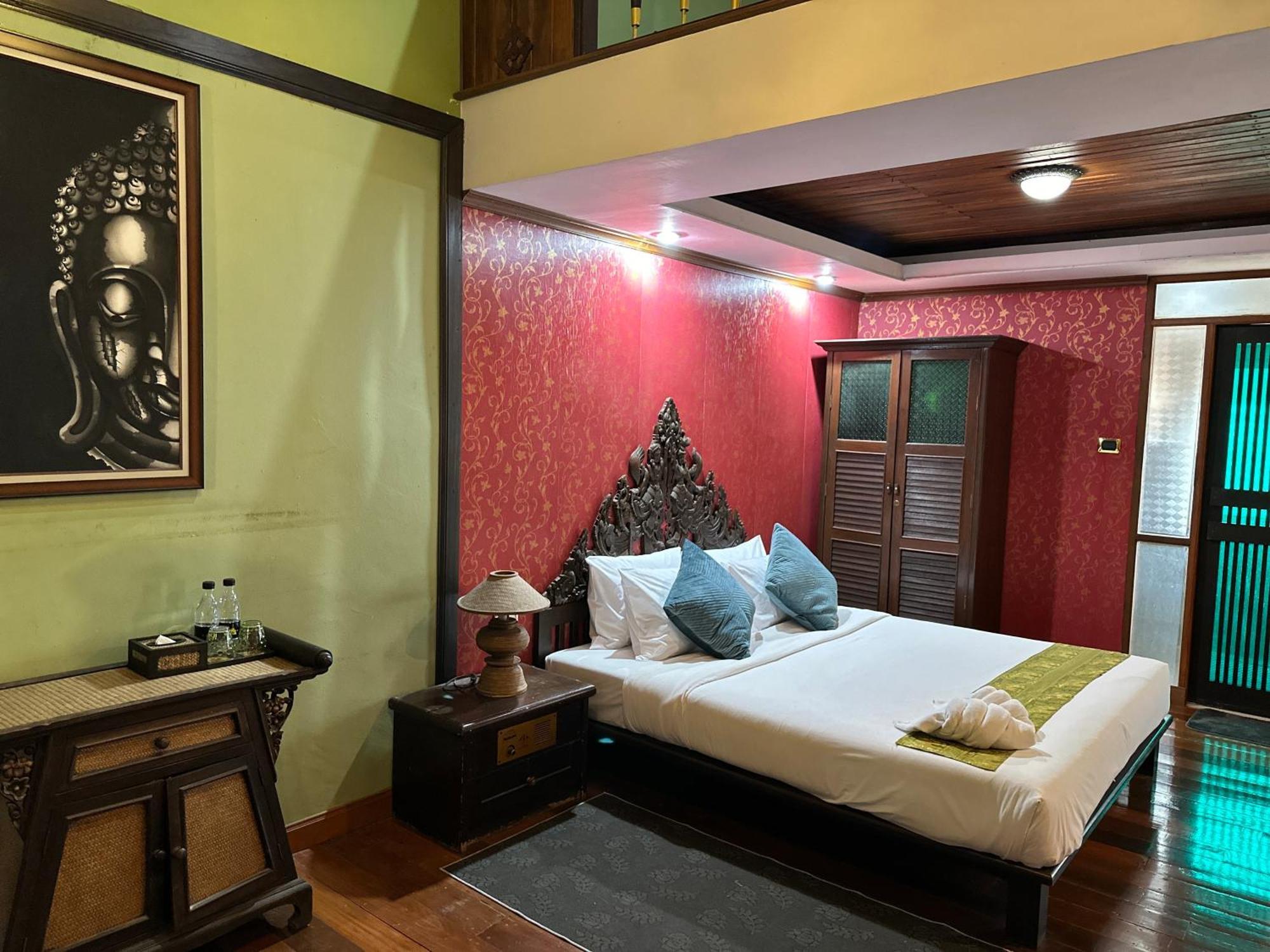 Tony'S Place Ayutthaya Exterior photo