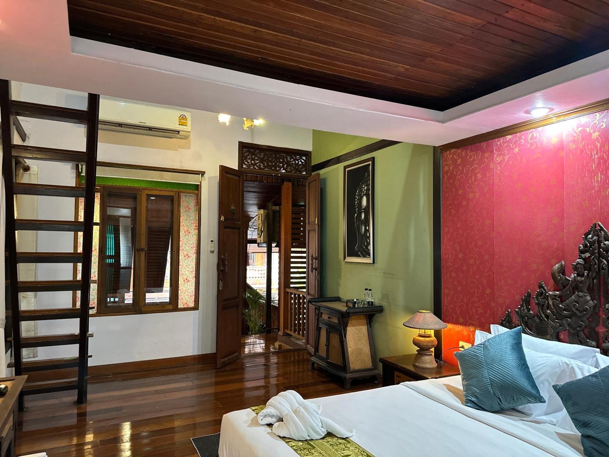 Tony'S Place Ayutthaya Exterior photo